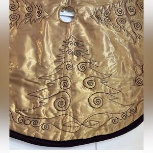 Santa’s Best Tree Skirt Gold Satin Purple Velvet Trim